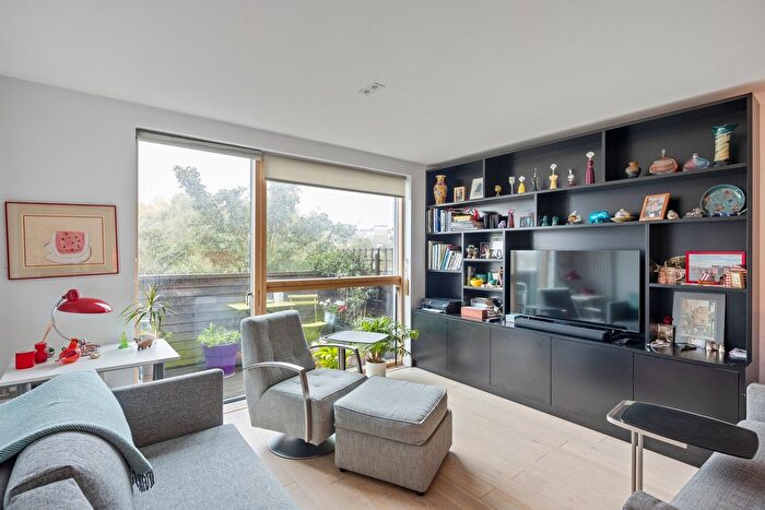 2 Bedroom Flat To Rent In Bollo Lane, Chiswick Park, Chiswick, W4