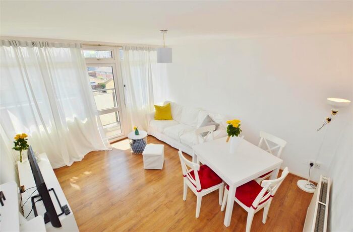 1 Bedroom Flat To Rent In Comyns Close, London, E16