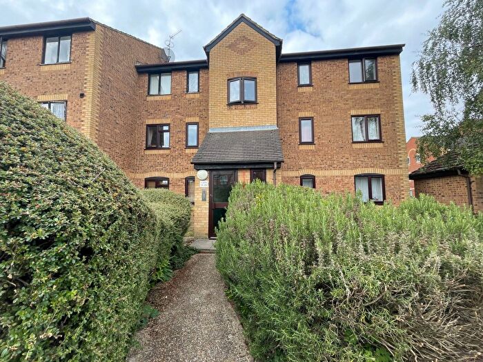 2 Bedroom Flat To Rent In Burket Close, Norwood Green, UB2