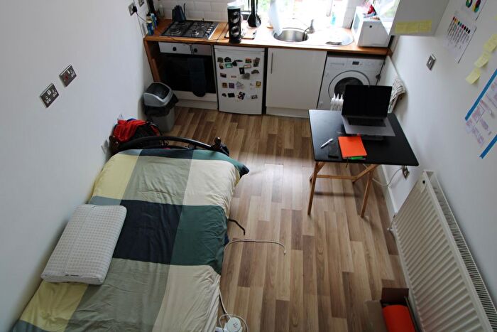 Studio To Rent In Walworth Road, London, SE17