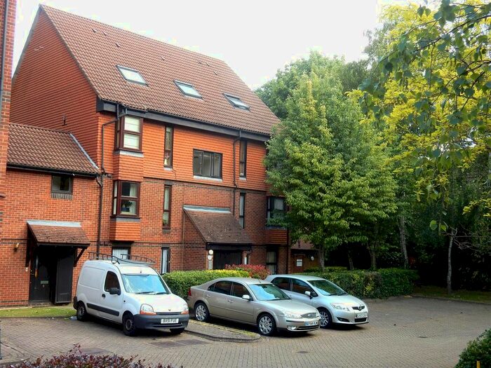 1 Bedroom Flat To Rent In Clowser Close, Sutton, SM1