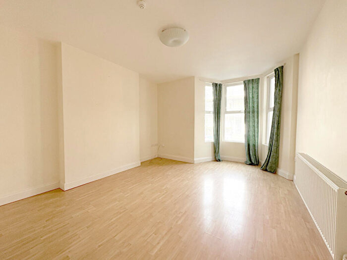 2 Bedroom Flat To Rent In Pevensey Road, Eastbourne, BN21
