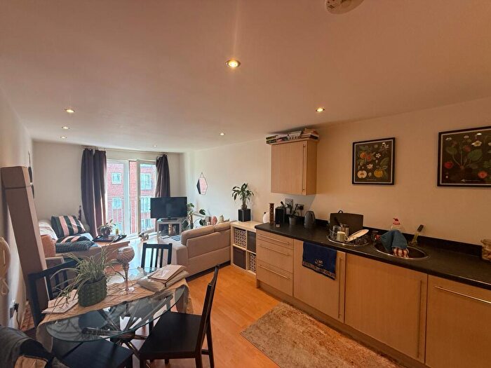 2 Bedroom Flat To Rent In Egerton House, Salford, M5