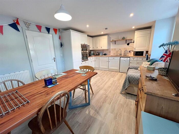 2 Bedroom Flat For Sale In Freshwater Bay, Isle Of Wight, PO40