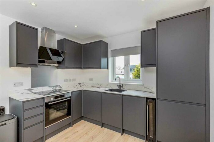 1 Bedroom Apartment To Rent In Balham High Road, SW12