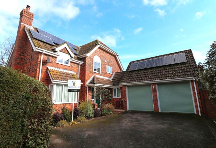 4 Bedroom Detached House For Sale In Old Priory Close, Hamble, SO31