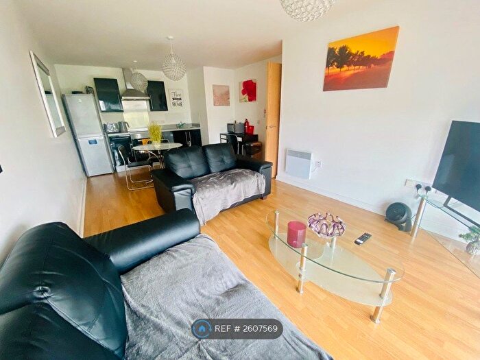 2 Bedroom Flat To Rent In Ladywell Point, Salford, M50
