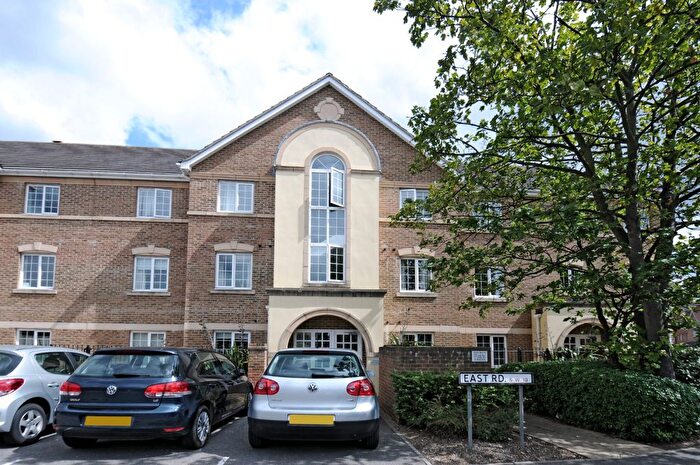 2 Bedroom Flat To Rent In East Road, Wimbledon, London, SW19