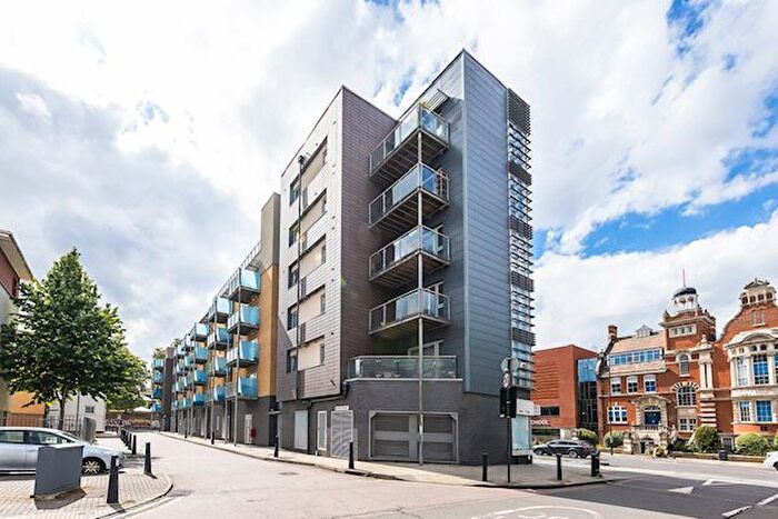 Block Of Flats To Rent In Bow Road, London, E3