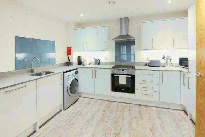 2 Bedroom Apartment To Rent In Queensway, Southampton, Hampshire, SO14