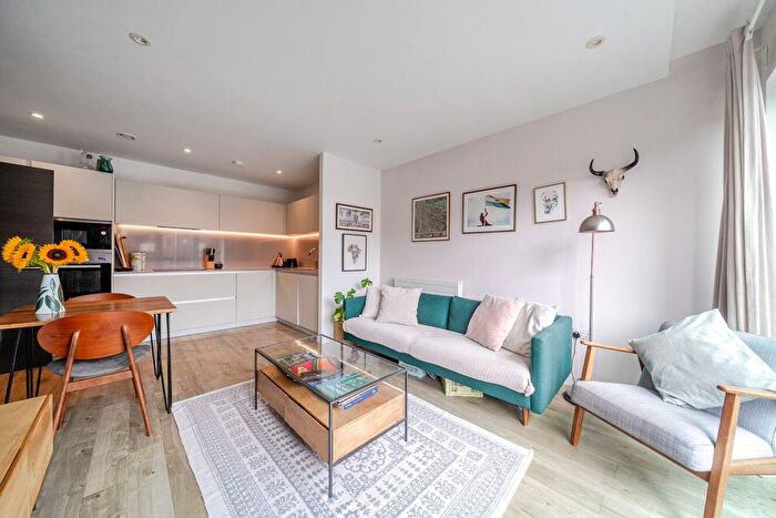 2 Bedroom Flat To Rent In Station Approach, Sydenham, London, SE26