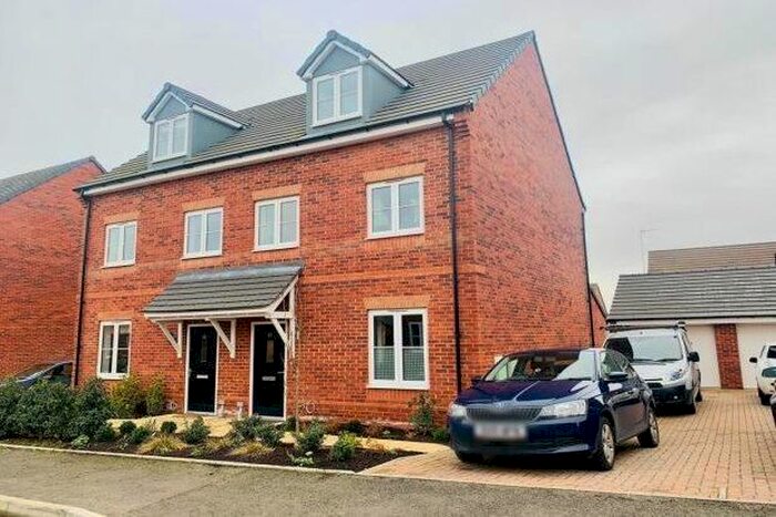 3 Bedroom Property To Rent In Ypres Way, Evesham, WR11