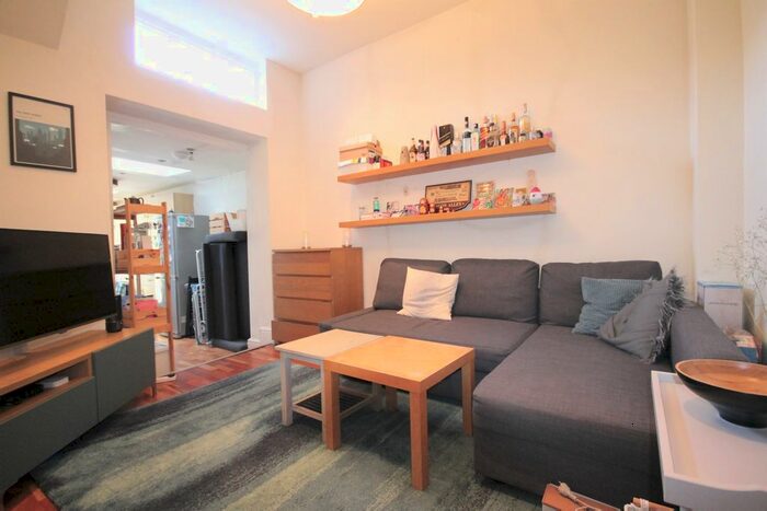 2 Bedroom Flat To Rent In Fairbridge Road, Archway, N19