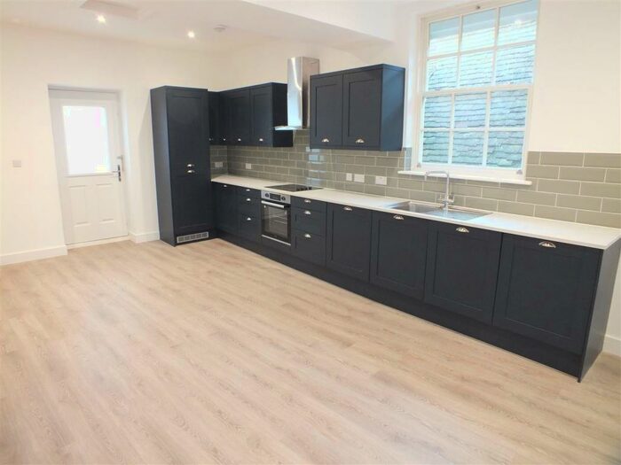 2 Bedroom Flat To Rent In Dental Street, Hythe, CT21