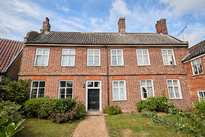 4 Bedroom Semi-Detached House To Rent In Bridge Street, Norwich, NR14