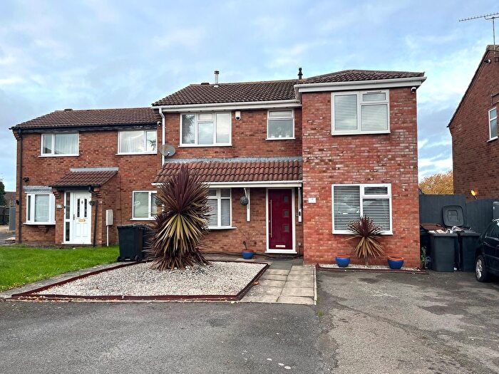 4 Bedroom Semi Detached House For Sale In Aintree Close, Bedworth, CV12