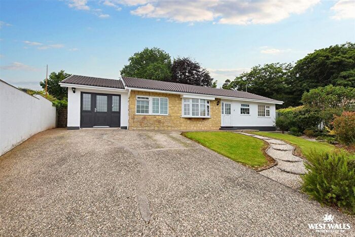 4 Bedroom Detached Bungalow For Sale In Tudor Close, Pembroke, SA71