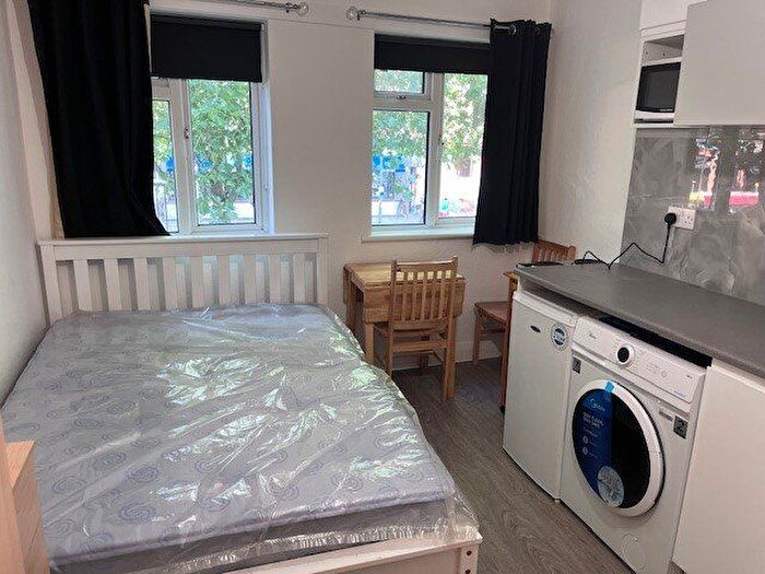 Studio To Rent In High Road, Whetstone, N20