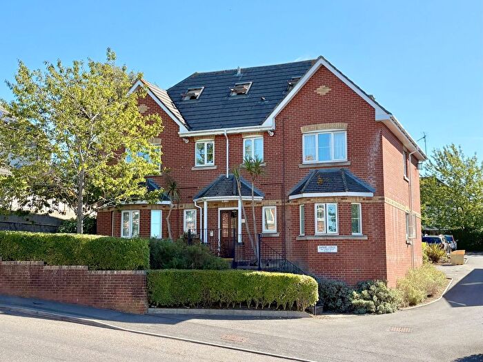 2 Bedroom Flat For Sale In Albert Road, Parkstone, Poole, BH12