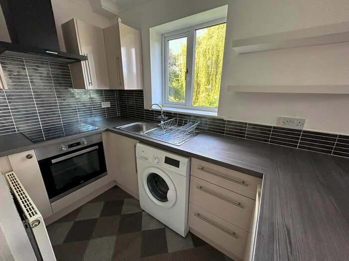 1 Bedroom Flat To Rent In Gill Sike Avenue, Wakefield, WF2