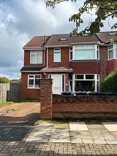 2 Bedroom Flat For Sale In Cumbrian Gardens, London, NW2