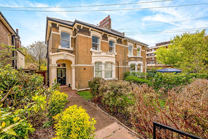 3 Bedroom Flat For Sale In Glensdale Road, London, SE4
