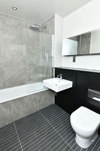 2 Bedroom Apartment To Rent In Castlefield, Manchester, M15