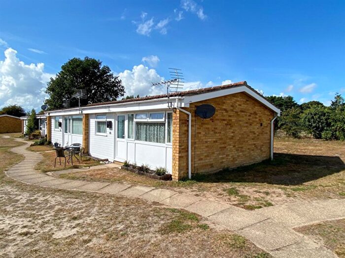 2 Bedroom Chalet For Sale In Kingfisher Park Homes, Burgh Castle, Great Yarmouth, NR31