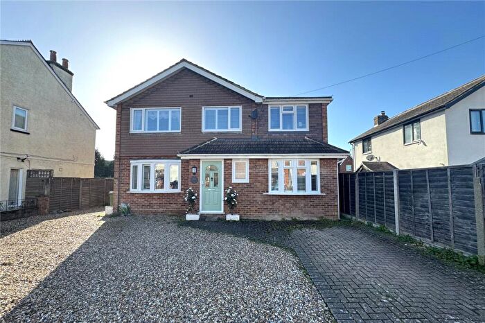 4 Bedroom Detached House For Sale In York Road, Farnborough, Hampshire, GU14