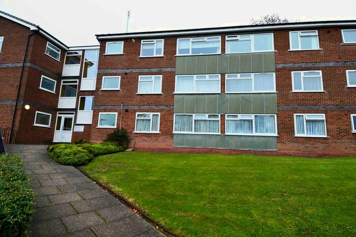 2 Bedroom Flat To Rent In Westhouse Court, Kings Heath, Birmingham, West Midlands B14