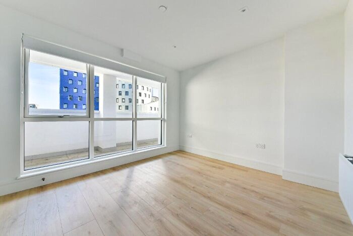 3 Bedroom Flat To Rent In North End Road, Wembley, Middlesex, HA9