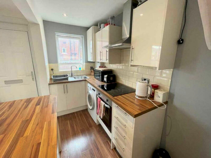 3 Bedroom Terraced House To Rent In Granby Avenue, Leeds, West Yorkshire, LS6