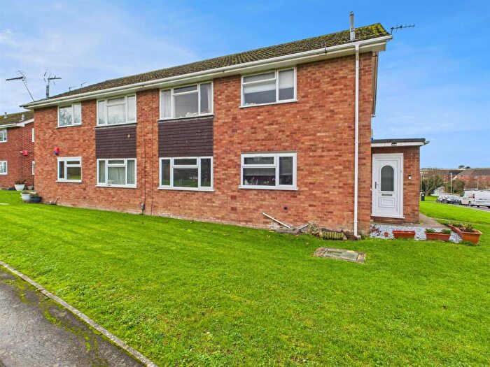 2 Bedroom Maisonette For Sale In Stirling Way, Tuffley, Gloucester, GL4