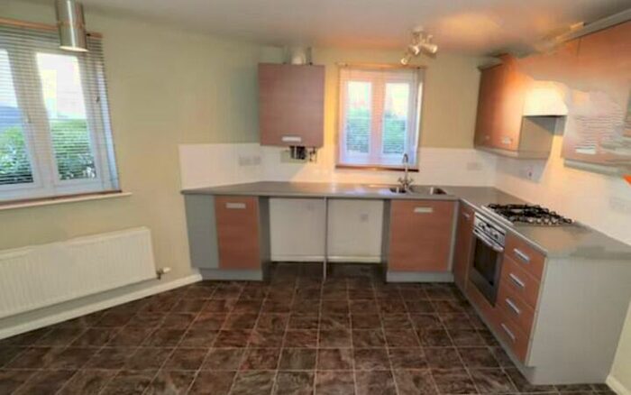 2 Bedroom Apartment To Rent In Greenfinch Crescent, Witham St Hughs, LN6