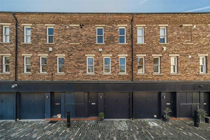 4 Bedroom Terraced House For Sale In St. Pauls Mews, Camden, NW1