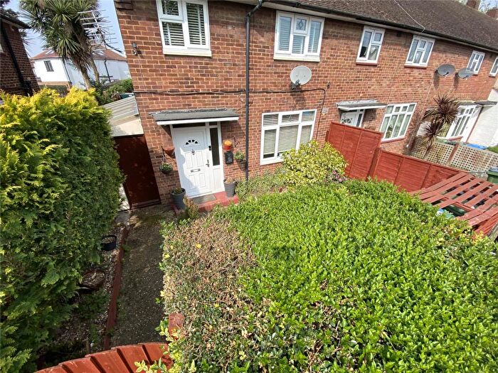2 Bedroom End Of Terrace House For Sale In Radfield Way, Sidcup, Kent, DA15