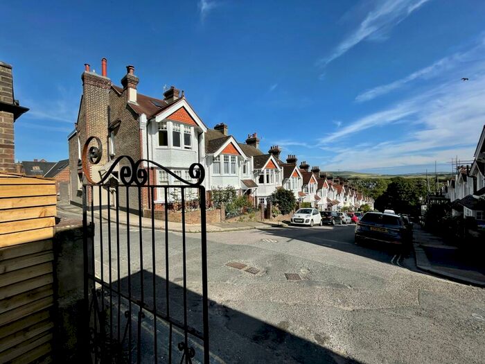 2 Bedroom Flat To Rent In Stewards Inn Lane, Lewes, BN7