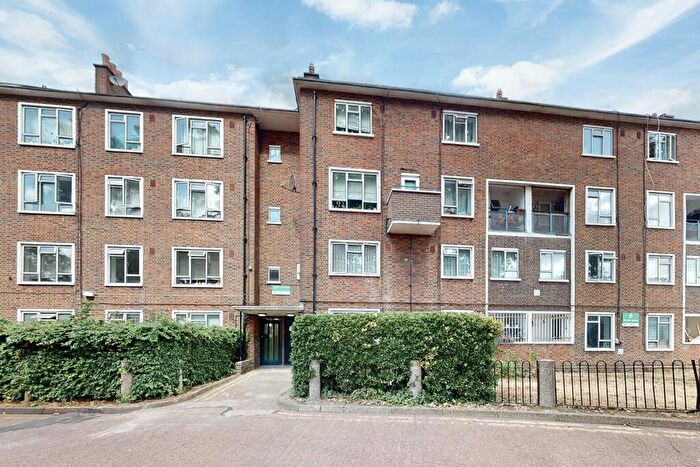 2 Bedroom House For Sale In Grange Grove, London, N1