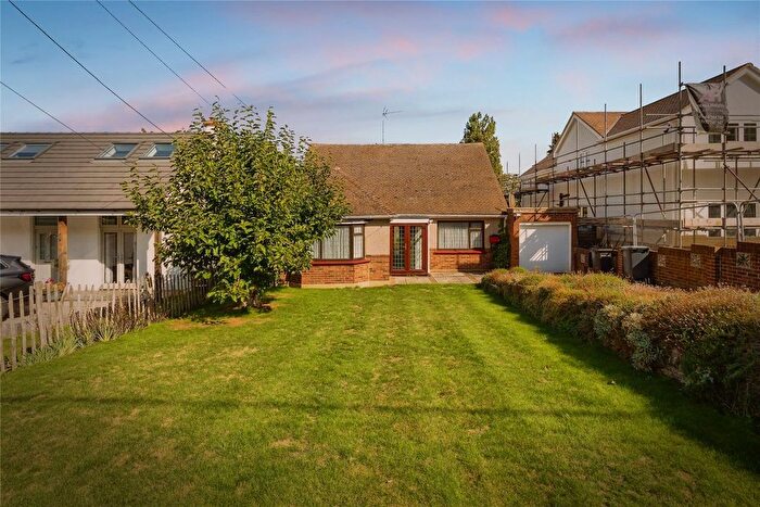 3 Bedroom Bungalow For Sale In Gravesend Road, Higham, Rochester, Kent, ME3