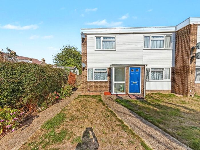 2 Bedroom Maisonette For Sale In Maplins Close, Rainham, Gillingham, Kent, ME8