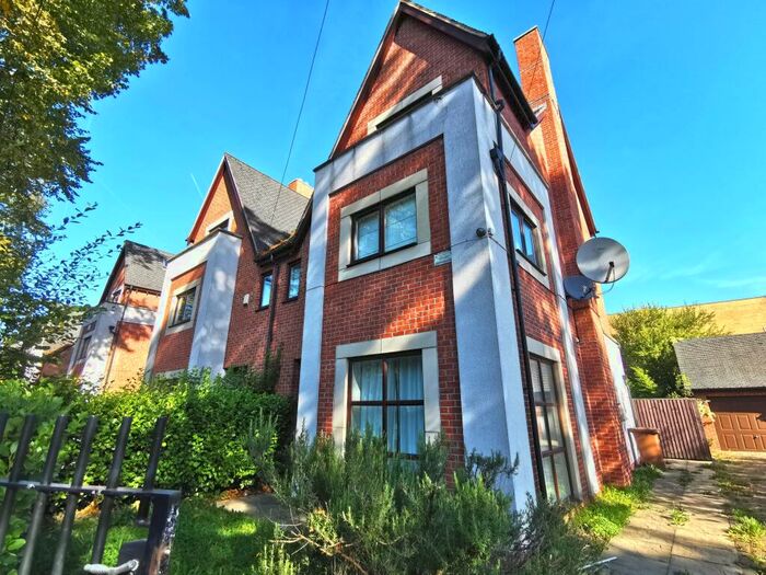 4 Bedroom House To Rent In Darley Avenue, Chorlton, M21