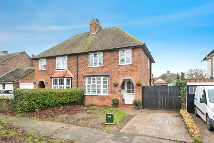 3 Bedroom Semi-Detached House For Sale In Westfield Road, Henlow, SG16