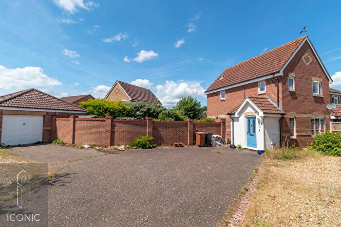 3 Bedroom Semi Detached House For Sale In Kingswood Avenue, Taverham, Norwich, NR8