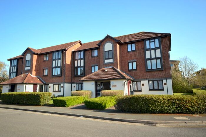 1 Bedroom Flat To Rent In Raglan Close, Hounslow, TW4