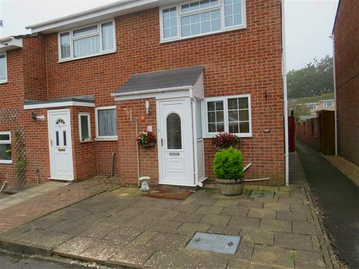 2 Bedroom House To Rent In Viscount Walk, Bournemouth, BH11