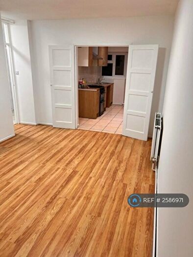 2 Bedroom Flat To Rent In Alexandra Avenue, Harrow, HA2