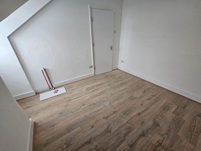 1 Bedroom Property To Rent In Fairbridge Road, N19