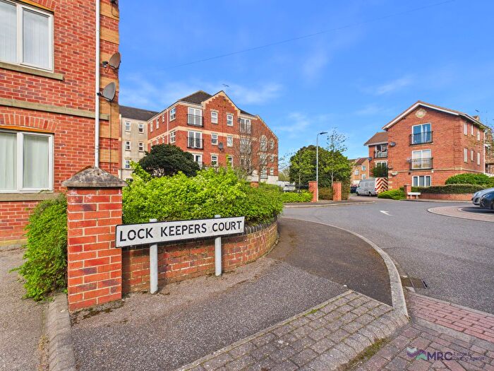 2 Bedroom Flat To Rent In Lock Keepers Court, Victoria Dock, Hull, HU9