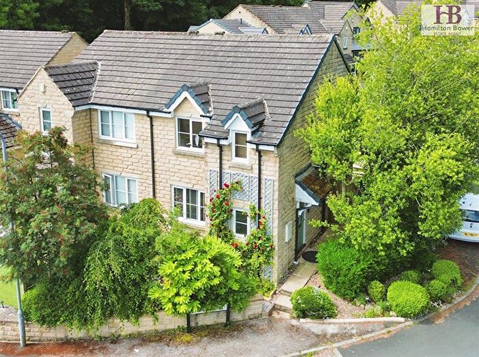 3 Bedroom Semi Detached House For Sale In Petrel Close, Westwood Park, Bradford, BD6