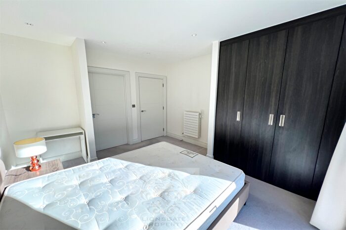 2 Bedroom Apartment To Rent In Queenshurst Square, Kingston, KT2